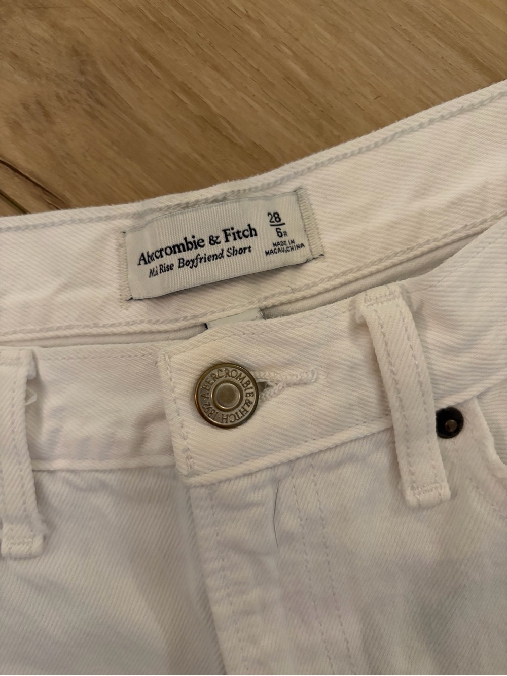 Abercrombie Boyfriend Shorts - White Distressed - Picture 3 of 3